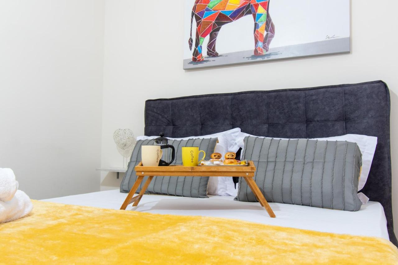 Yelayellow House Near To Airport, Rafina Port And Metropolitan Expo Artemida  Exterior foto